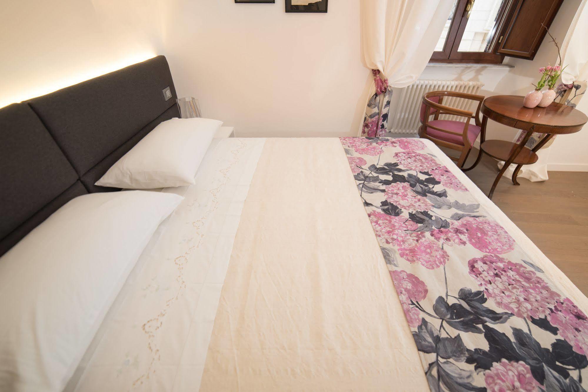 อัปโปรโด ริเปตตา Bed & Breakfast โรม ภายนอก รูปภาพ